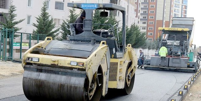 AKAN SOKAK SICAK ASFALT İLE KAPLANIYOR